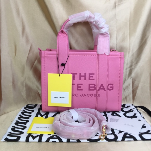 Marc Jacobs Handbags - Marc Jacobs Vibrant Pink Tote